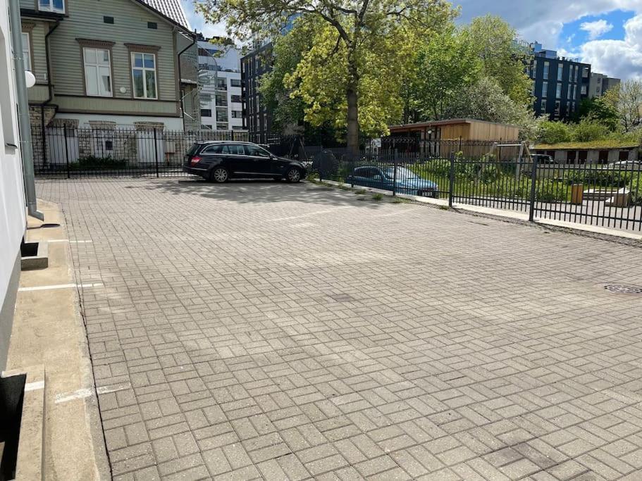 Huoneisto Cosy Small Apartment, Free Parking, Near Old Town *