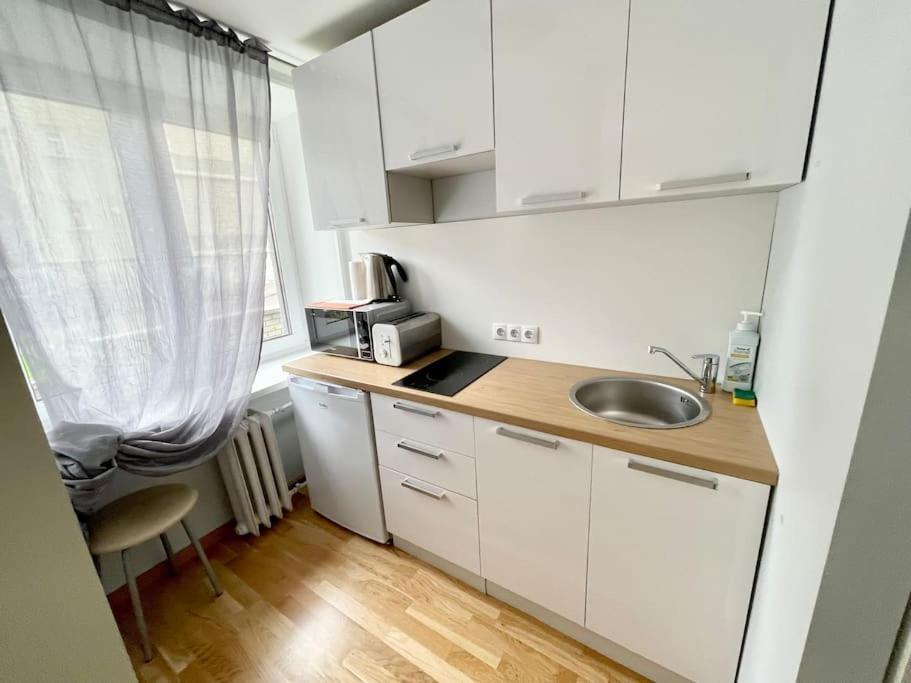 Huoneisto Cosy Small Apartment, Free Parking, Near Old Town *