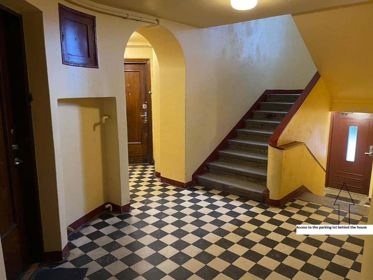 Huoneisto Cosy Small Apartment, Free Parking, Near Old Town