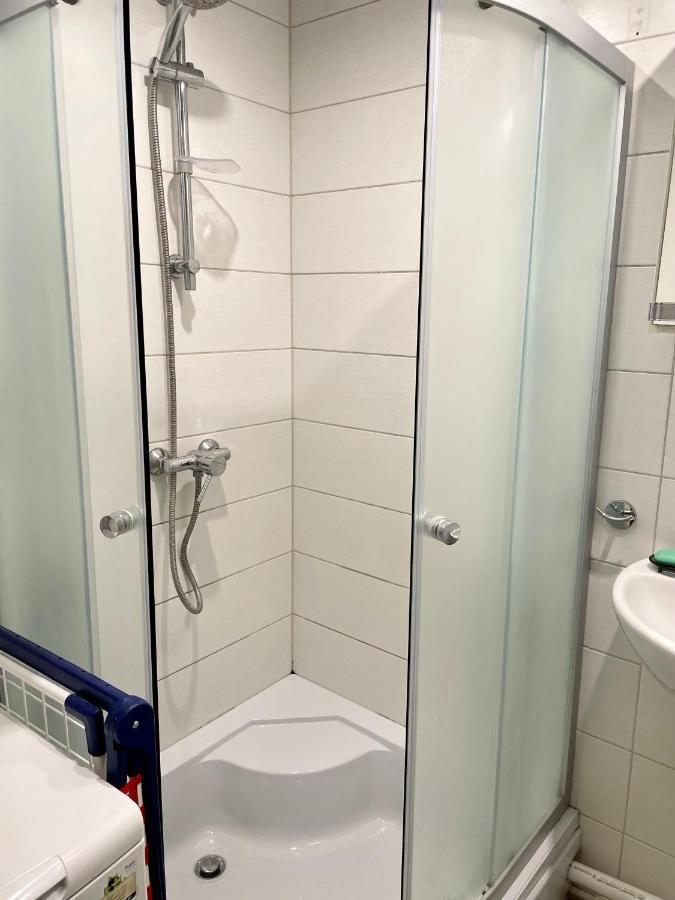 Huoneisto Cosy Small Apartment, Free Parking, Near Old Town *